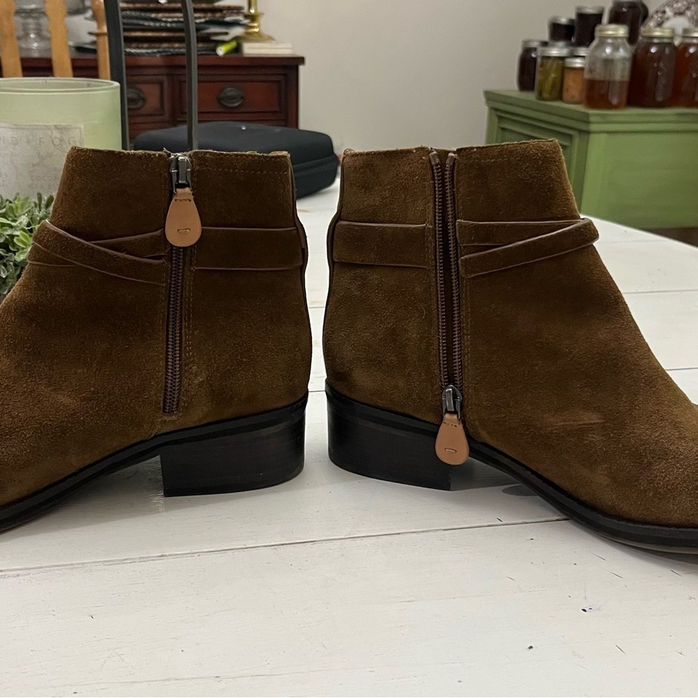 Gentle Souls by Kenneth Cole Percy brown size 8.5M Suede Ankle Boots